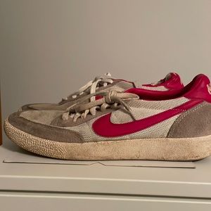 Nike sport sneaker, men’s size 9